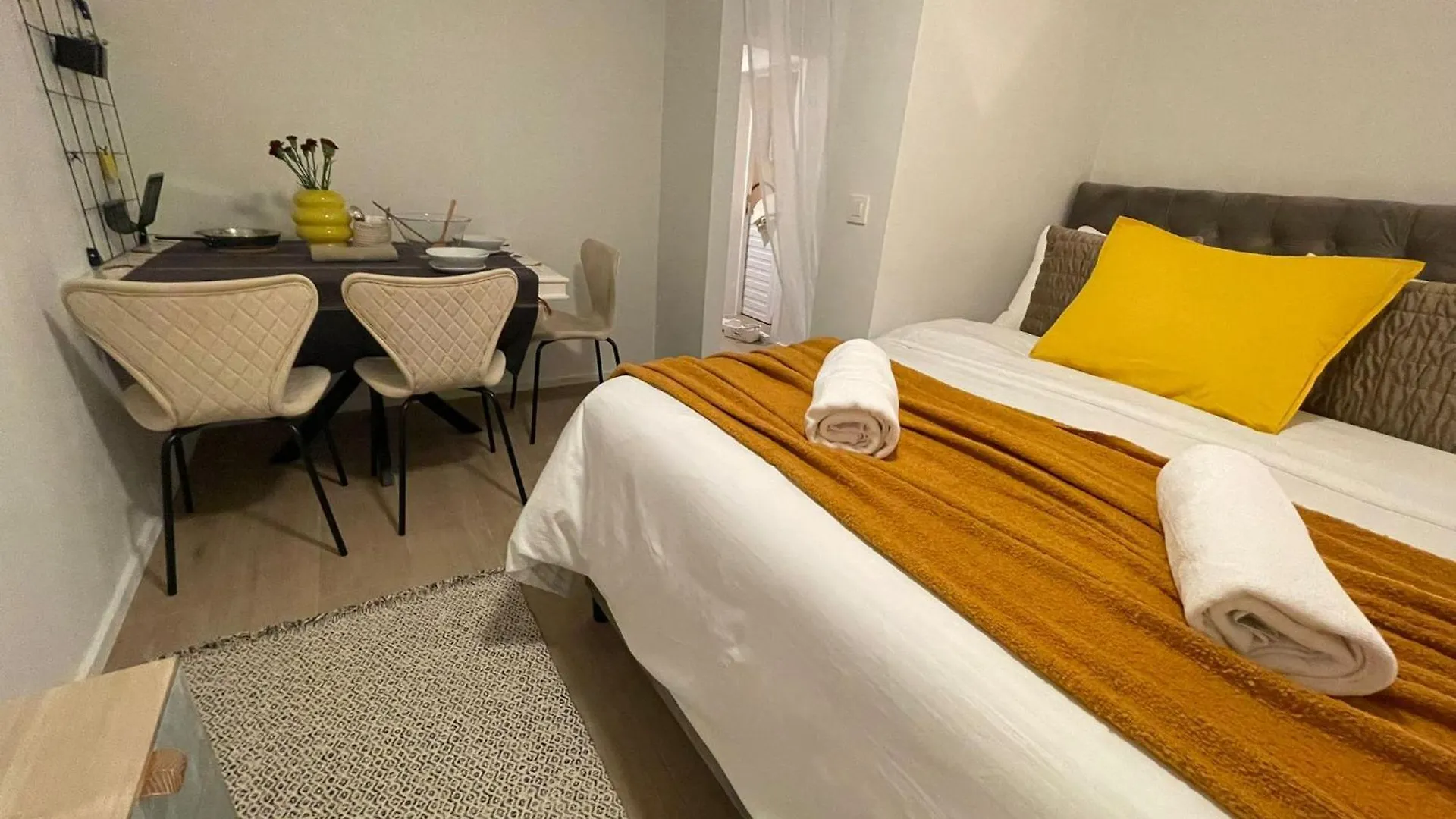 One Lux Stay Studio Basement Near Antwerp Central